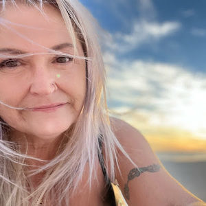 Meet your Posher, Sharon